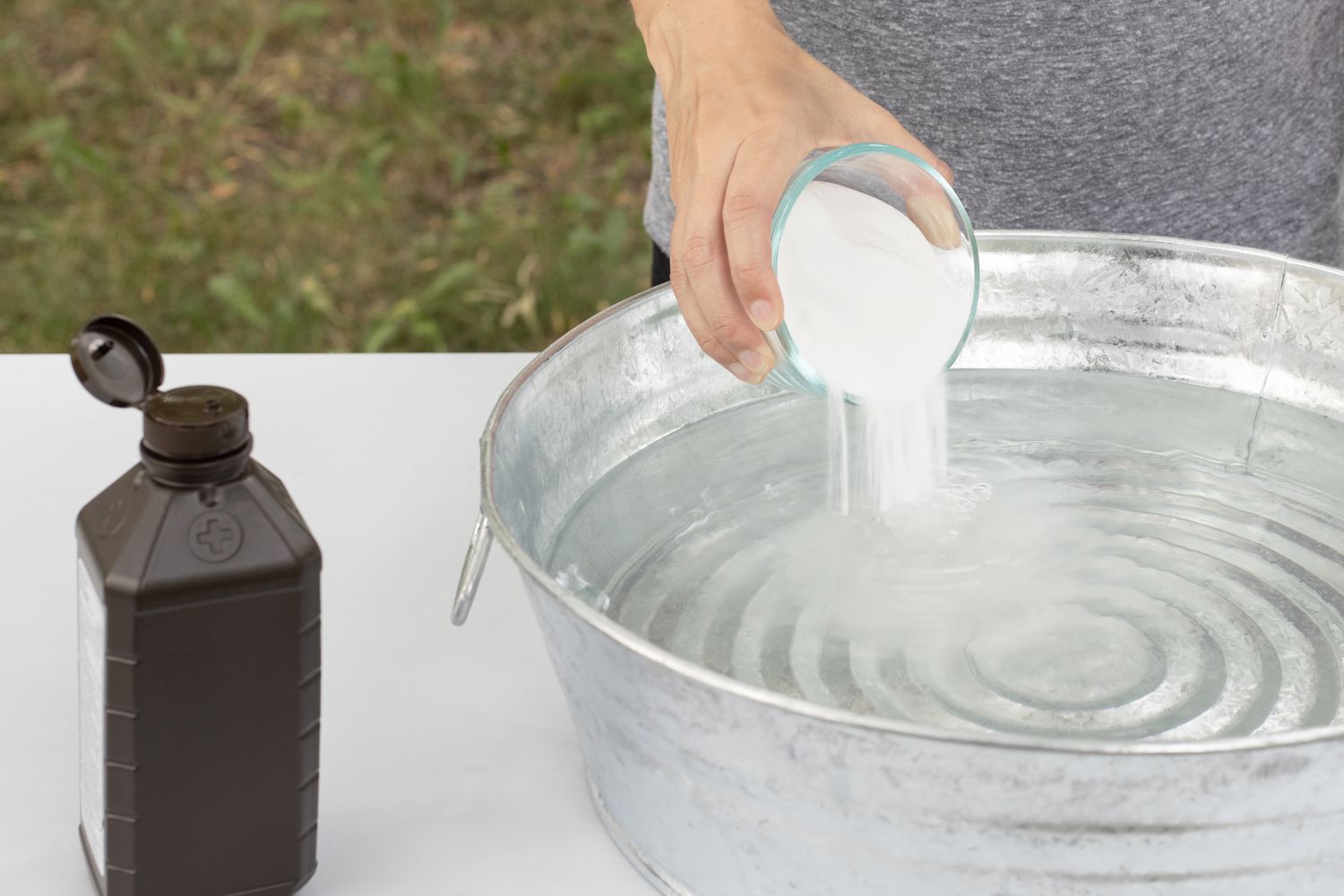 What happens if you mix hydrogen peroxide and baking soda?